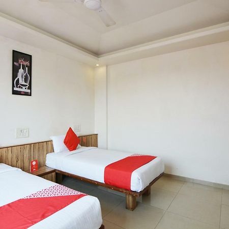Oyo 24197 Saptaruchi Otel Pimpri-Chinchwad Dış mekan fotoğraf