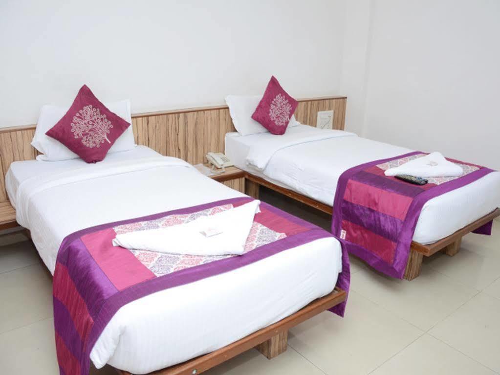 Oyo 24197 Saptaruchi Otel Pimpri-Chinchwad Dış mekan fotoğraf