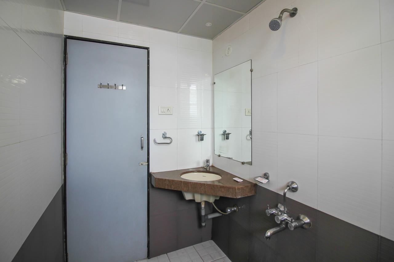 Oyo 24197 Saptaruchi Otel Pimpri-Chinchwad Dış mekan fotoğraf