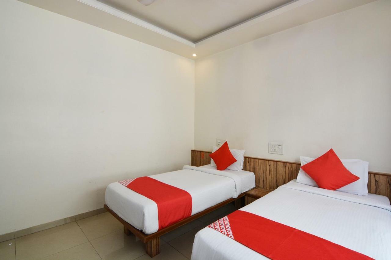 Oyo 24197 Saptaruchi Otel Pimpri-Chinchwad Dış mekan fotoğraf
