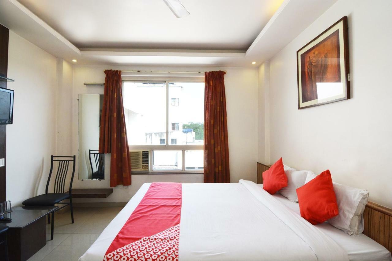 Oyo 24197 Saptaruchi Otel Pimpri-Chinchwad Dış mekan fotoğraf