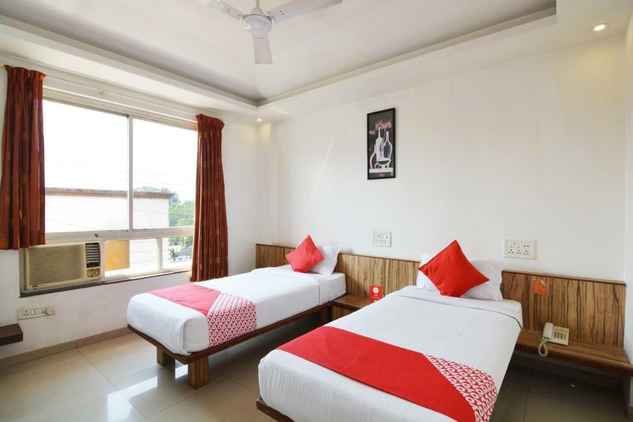 Oyo 24197 Saptaruchi Otel Pimpri-Chinchwad Dış mekan fotoğraf